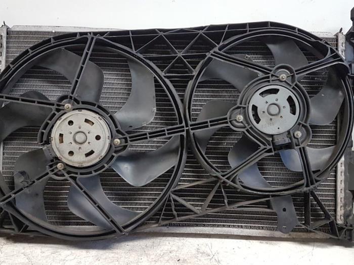 Gebruikte Radiateur Renault Vel Satis (BJ) Prijs € 75,00 Margeregeling aangeboden door Autodemontagebedrijf Smit