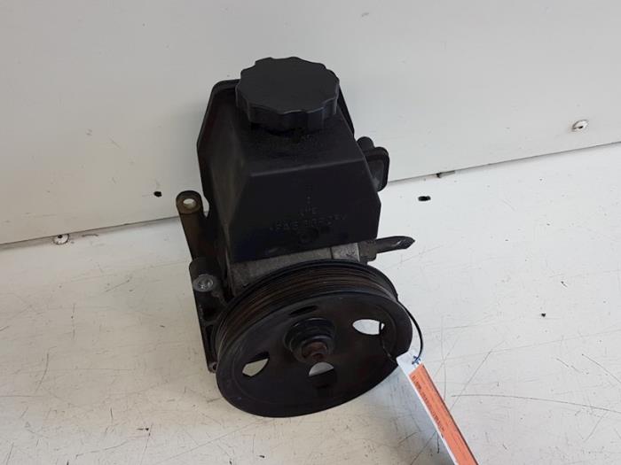 Gebruikte Servopomp Mercedes C (W202) 1.8 C-180 16V Prijs € 25,00 Margeregeling aangeboden door Autodemontagebedrijf Smit