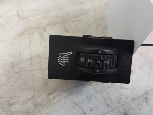 Gebruikte Schakelaar Stoelverwarming Lancia Phedra Prijs op aanvraag aangeboden door Autodemontagebedrijf Smit