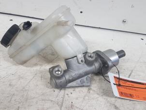 Gebruikte Hoofdremcilinder Renault Twingo II (CN) 1.2 16V Prijs € 15,00 Margeregeling aangeboden door Autodemontagebedrijf Smit