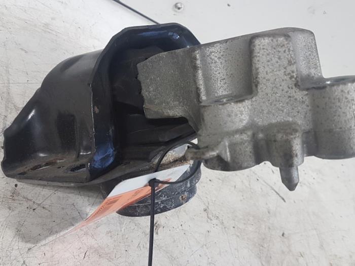 Gebruikte Motorrubber Renault Twingo II (CN) 1.2 16V Prijs € 15,00 Margeregeling aangeboden door Autodemontagebedrijf Smit