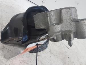 Gebruikte Motorsteun Renault Twingo II (CN) 1.2 16V Prijs € 15,00 Margeregeling aangeboden door Autodemontagebedrijf Smit