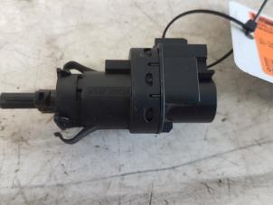 Gebruikte Schakelaar Remlicht Mazda 3 Sport (BK) Prijs € 15,00 Margeregeling aangeboden door Autodemontagebedrijf Smit