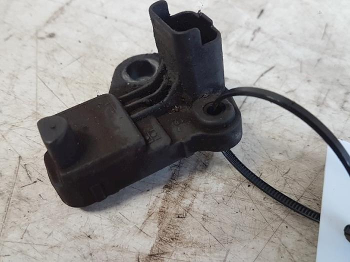 Gebruikte BDP Sensor Mazda 3 Sport (BK) Prijs € 10,00 Margeregeling aangeboden door Autodemontagebedrijf Smit
