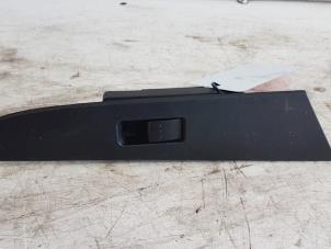 Gebruikte Elektrisch Raam Schakelaar Mazda 3 Sport (BK) Prijs € 15,00 Margeregeling aangeboden door Autodemontagebedrijf Smit