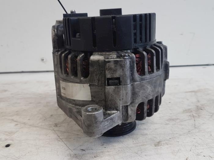 Gebruikte Dynamo Audi A4 Avant (B6) 2.5 TDI 155 24V Prijs € 25,00 Margeregeling aangeboden door Autodemontagebedrijf Smit