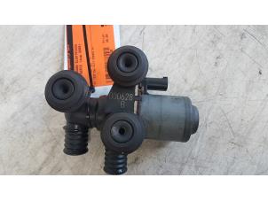 Gebruikte Kachelkraan Elektrisch BMW 3 serie Touring (E46/3) 318i Prijs € 15,00 Margeregeling aangeboden door Autodemontagebedrijf Smit