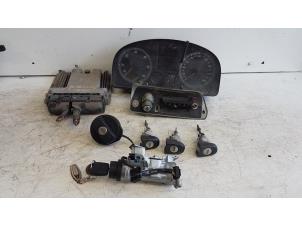 Gebruikte Kontaktslot + computer Volkswagen Caddy III (2KA,2KH,2CA,2CH) 2.0 SDI Prijs € 350,00 Margeregeling aangeboden door Autodemontagebedrijf Smit