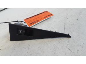 Gebruikte Ruit schakelaar elektrisch Seat Leon (1P1) 2.0 FSI 16V Prijs € 10,00 Margeregeling aangeboden door Autodemontagebedrijf Smit