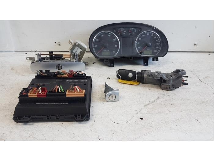 Gebruikte Kontaktslot + computer Volkswagen Polo IV (9N1/2/3) 1.4 16V 75 Prijs € 95,00 Margeregeling aangeboden door Autodemontagebedrijf Smit