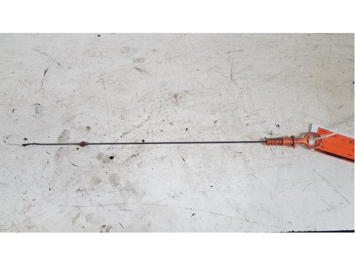 Gebruikte Olie Peilstok Volkswagen Caddy III (2KA,2KH,2CA,2CH) 2.0 SDI Prijs € 5,00 Margeregeling aangeboden door Autodemontagebedrijf Smit