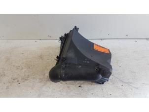 Gebruikte Luchtfilterhuis Mercedes CLK (C208) 2.0 200 16V Prijs € 50,00 Margeregeling aangeboden door Autodemontagebedrijf Smit