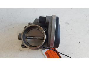 Gebruikte Gasklephuis BMW 3 serie (E46/4) 320i 24V Prijs € 20,00 Margeregeling aangeboden door Autodemontagebedrijf Smit