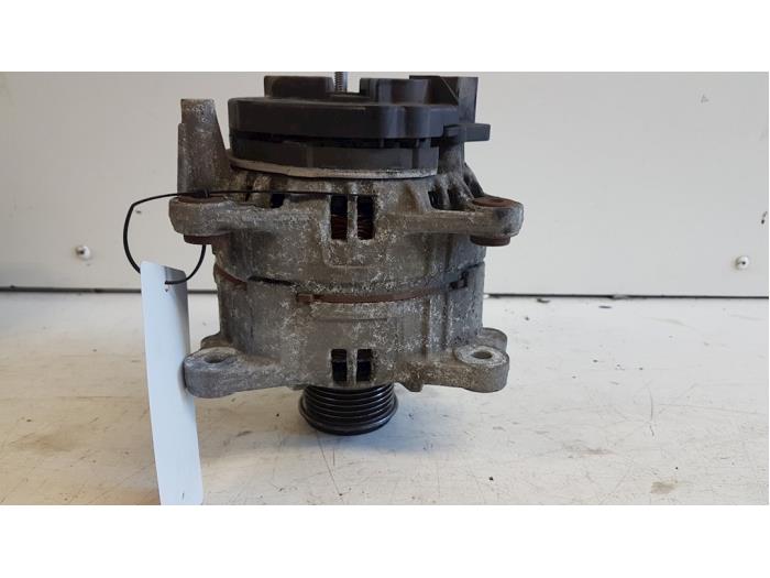 Gebruikte Dynamo Volkswagen Touran (1T1/T2) 1.9 TDI 100 Prijs € 30,00 Margeregeling aangeboden door Autodemontagebedrijf Smit