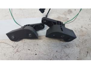 Gebruikte Cruise Control Bediening Renault Megane II (BM/CM) 1.4 16V 98 Prijs € 15,00 Margeregeling aangeboden door Autodemontagebedrijf Smit