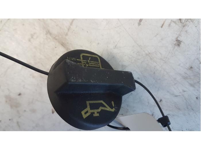 Gebruikte Oliedop Fiat Grande Punto (199) 1.4 Prijs € 10,00 Margeregeling aangeboden door Autodemontagebedrijf Smit