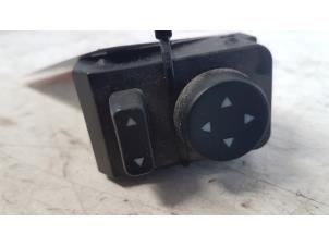 Gebruikte Schakelaar Spiegel Fiat Grande Punto (199) 1.4 Prijs € 10,00 Margeregeling aangeboden door Autodemontagebedrijf Smit