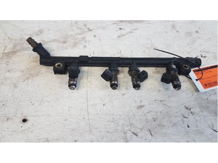 Gebruikte Injector brug Fiat Grande Punto (199) 1.4 Prijs € 30,00 Margeregeling aangeboden door Autodemontagebedrijf Smit