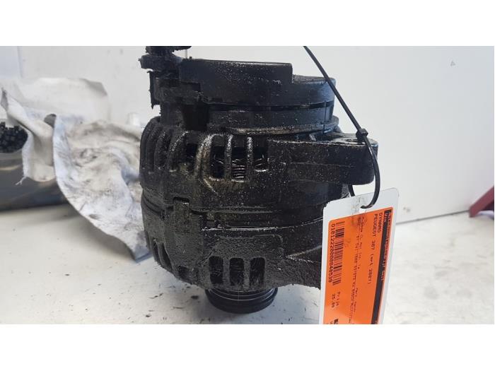 Gebruikte Dynamo Peugeot 307 (3A/C/D) 1.6 HDi 16V Prijs € 15,00 Margeregeling aangeboden door Autodemontagebedrijf Smit