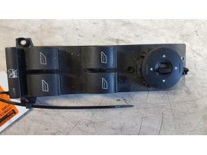 Gebruikte Combischakelaar ramen Ford Focus 2 Wagon 2.0 TDCi 16V Prijs € 20,00 Margeregeling aangeboden door Autodemontagebedrijf Smit