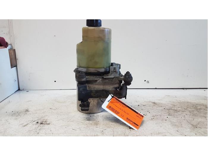 Gebruikte Pomp Servo Ford Focus 2 Wagon 2.0 TDCi 16V Prijs € 40,00 Margeregeling aangeboden door Autodemontagebedrijf Smit