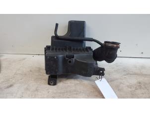 Gebruikte Luchtfilterhuis Smart Forfour (454) 1.0 12V Prijs € 40,00 Margeregeling aangeboden door Autodemontagebedrijf Smit