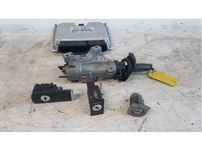 Gebruikte Kontaktslot + computer Audi A4 Avant (B6) 2.5 TDI 24V Prijs € 95,00 Margeregeling aangeboden door Autodemontagebedrijf Smit