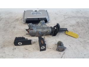 Gebruikte Kontaktslot + computer Audi A4 Avant (B6) 2.5 TDI 24V Prijs € 95,00 Margeregeling aangeboden door Autodemontagebedrijf Smit