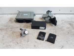 Gebruikte Contactslot + computer Mazda 5 (CR19) 2.0i 16V Prijs € 200,00 Margeregeling aangeboden door Autodemontagebedrijf Smit