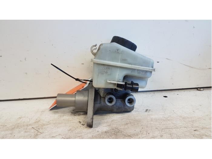 Gebruikte Hoofdremcilinder Opel Zafira (M75) 2.2 16V Direct Ecotec Prijs € 10,00 Margeregeling aangeboden door Autodemontagebedrijf Smit