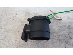 Gebruikte Luchtmassameter Suzuki Liana (ERC/ERD/RH4) 1.4 DDiS 16V Prijs € 30,00 Margeregeling aangeboden door Autodemontagebedrijf Smit