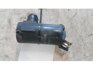 Gebruikte Ruitensproeier voor Suzuki Liana (ERC/ERD/RH4) 1.4 DDiS 16V Prijs € 10,00 Margeregeling aangeboden door Autodemontagebedrijf Smit