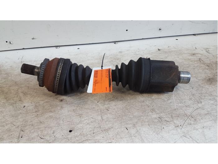 Gebruikte Aandrijfas links-voor Volvo S80 (TR/TS) 2.9 T6 24V Prijs € 40,00 Margeregeling aangeboden door Autodemontagebedrijf Smit