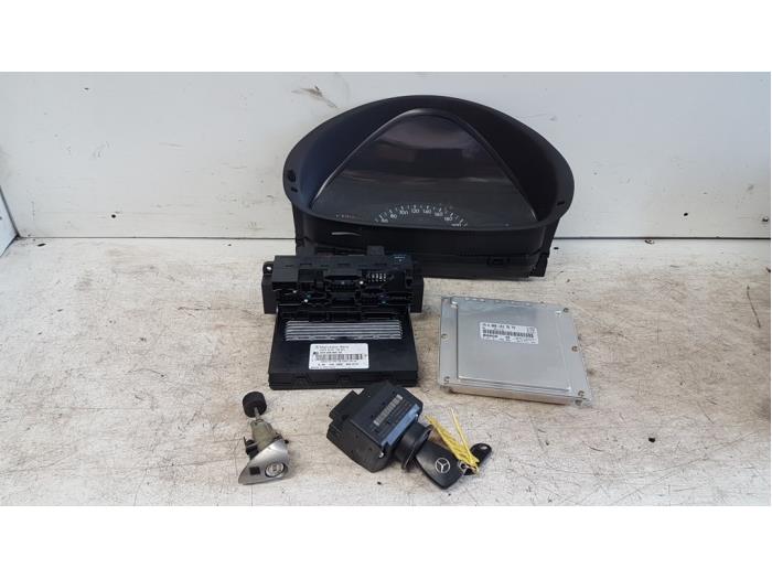 Gebruikte Kontaktslot + computer Mercedes C Combi (S203) 2.2 C-200 CDI 16V Prijs € 200,00 Margeregeling aangeboden door Autodemontagebedrijf Smit