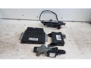 Gebruikte Contactslot + computer Nissan Almera (N16) 1.5 16V Prijs € 100,00 Margeregeling aangeboden door Autodemontagebedrijf Smit
