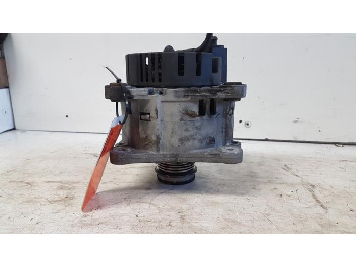 Gebruikte Dynamo Volkswagen Passat Variant (3B6) 1.9 TDI 130 Prijs € 20,00 Margeregeling aangeboden door Autodemontagebedrijf Smit