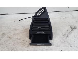 Gebruikte Luchtrooster Dashboard Citroen C4 Coupé (LA) 1.6 HDi 16V 110 Prijs € 10,00 Margeregeling aangeboden door Autodemontagebedrijf Smit