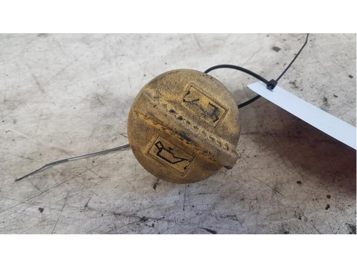 Gebruikte Oliedop Alfa Romeo GT (937) 2.0 JTS 16V Prijs € 10,00 Margeregeling aangeboden door Autodemontagebedrijf Smit