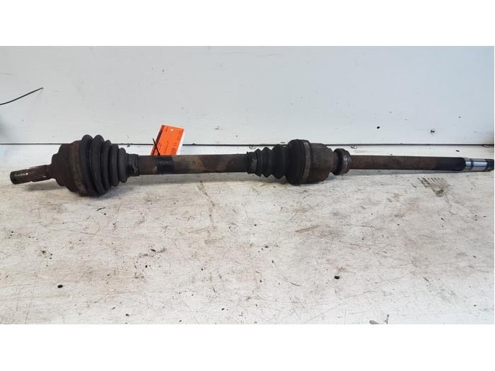 Aandrijfas rechts-voor van een Citroën C4 Coupé (LA) 1.6 HDi 16V 110 2007