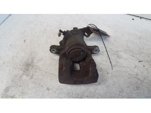 Gebruikte Remklauw (Tang) rechts-achter Citroen C4 Coupé (LA) 1.6 HDi 16V 110 Prijs € 20,00 Margeregeling aangeboden door Autodemontagebedrijf Smit