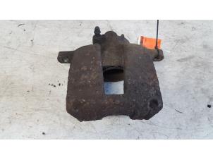 Gebruikte Remklauw (Tang) rechts-voor Citroen C4 Coupé (LA) 1.6 HDi 16V 110 Prijs € 15,00 Margeregeling aangeboden door Autodemontagebedrijf Smit