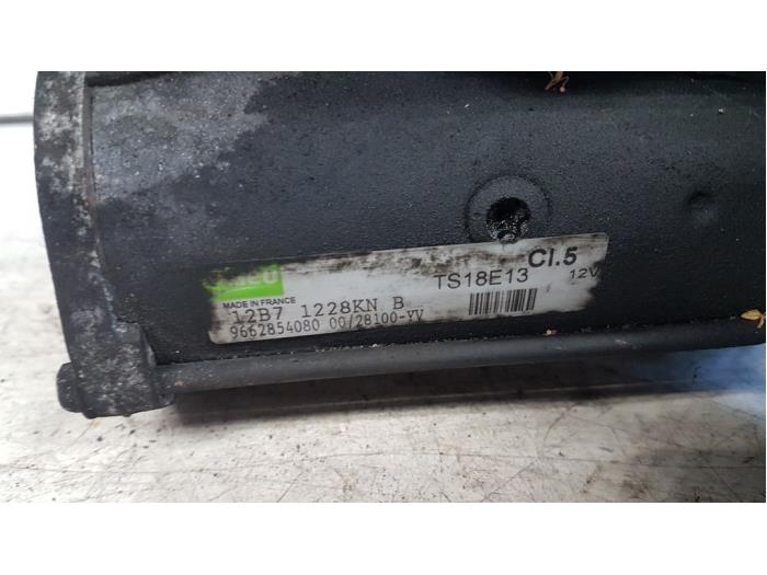 Startmotor van een Citroën C4 Coupé (LA) 1.6 HDi 16V 110 2007