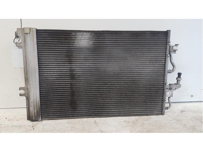 Gebruikte Radiateur Airco Opel Astra H (L48) 1.6 16V Twinport Prijs € 40,00 Margeregeling aangeboden door Autodemontagebedrijf Smit