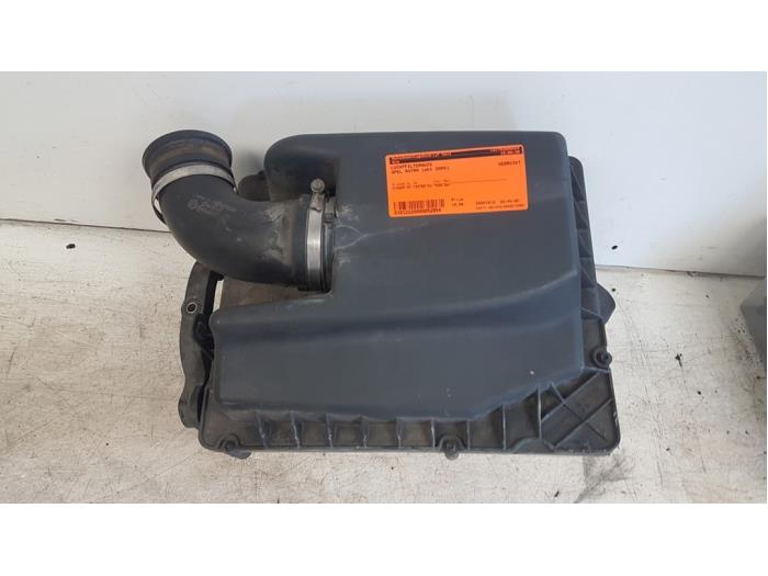 Gebruikte Luchtfilterhuis Opel Astra H (L48) 1.6 16V Twinport Prijs € 10,00 Margeregeling aangeboden door Autodemontagebedrijf Smit