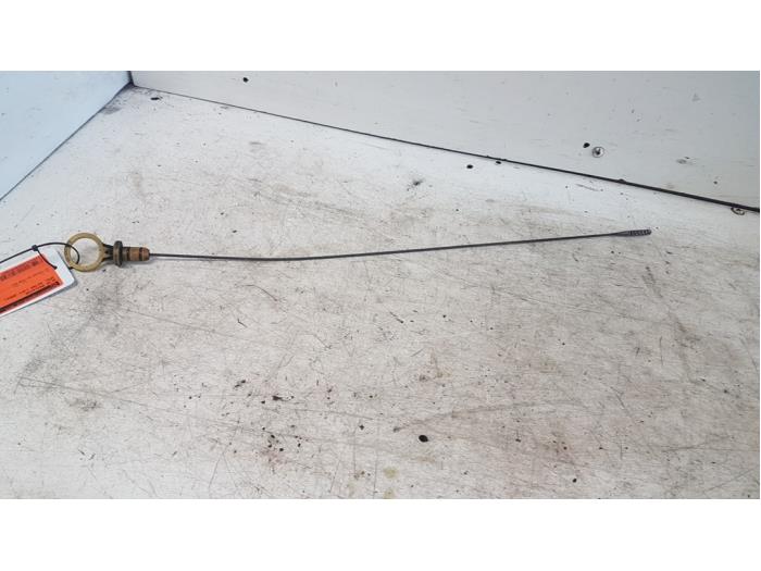 Gebruikte Peilstok Olie Opel Astra H (L48) 1.6 16V Twinport Prijs € 10,00 Margeregeling aangeboden door Autodemontagebedrijf Smit