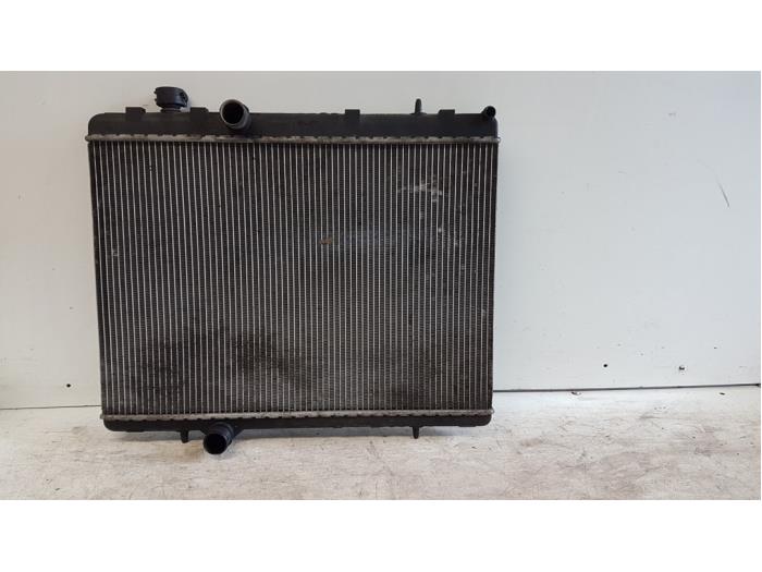 Gebruikte Radiateur Peugeot 407 (6D) 2.2 16V Prijs € 40,00 Margeregeling aangeboden door Autodemontagebedrijf Smit