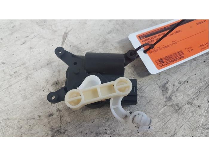 Gebruikte Kachelklep Motor Citroen Berlingo 1.6 HDI 16V 90 Prijs € 25,00 Margeregeling aangeboden door Autodemontagebedrijf Smit