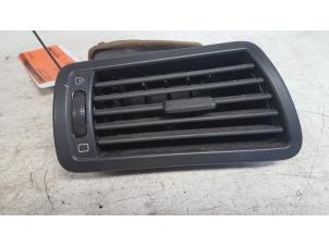 Gebruikte Luchtrooster Dashboard Citroen C8 (EA/EB) Prijs € 20,00 Margeregeling aangeboden door Autodemontagebedrijf Smit