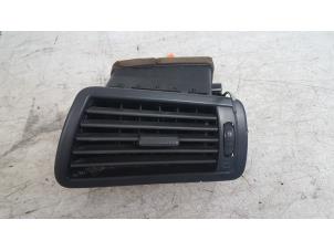 Gebruikte Luchtrooster Dashboard Citroen C8 (EA/EB) Prijs € 20,00 Margeregeling aangeboden door Autodemontagebedrijf Smit