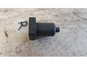 Gebruikte Schakelaar Remlicht Citroen C8 (EA/EB) Prijs € 15,00 Margeregeling aangeboden door Autodemontagebedrijf Smit